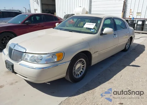 2000 Lincoln Town Car Cartier из США, поврежденный, VIN 1LNHM83W1YY907418